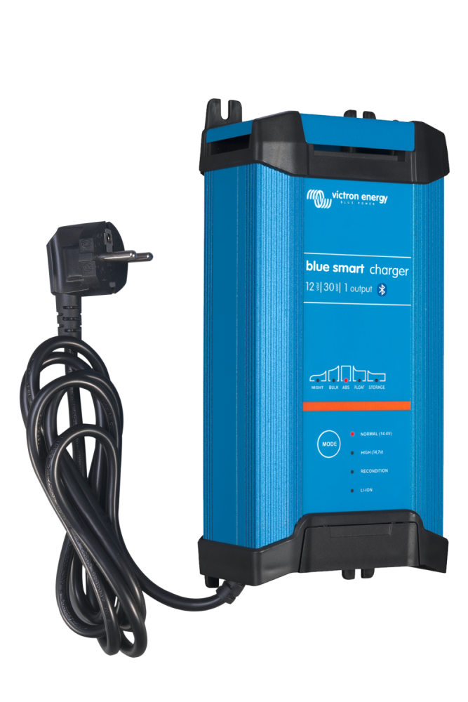 Blue Smart IP22 Charger 12/30 (1)